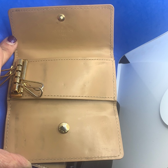 🤎 🤎 🤎 3 Louis Vuitton Monogram signature design LV Logo 4 key holder - Picture 5 of 7